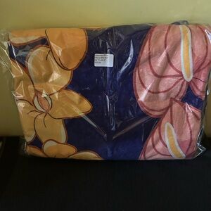 Floral throw blanket